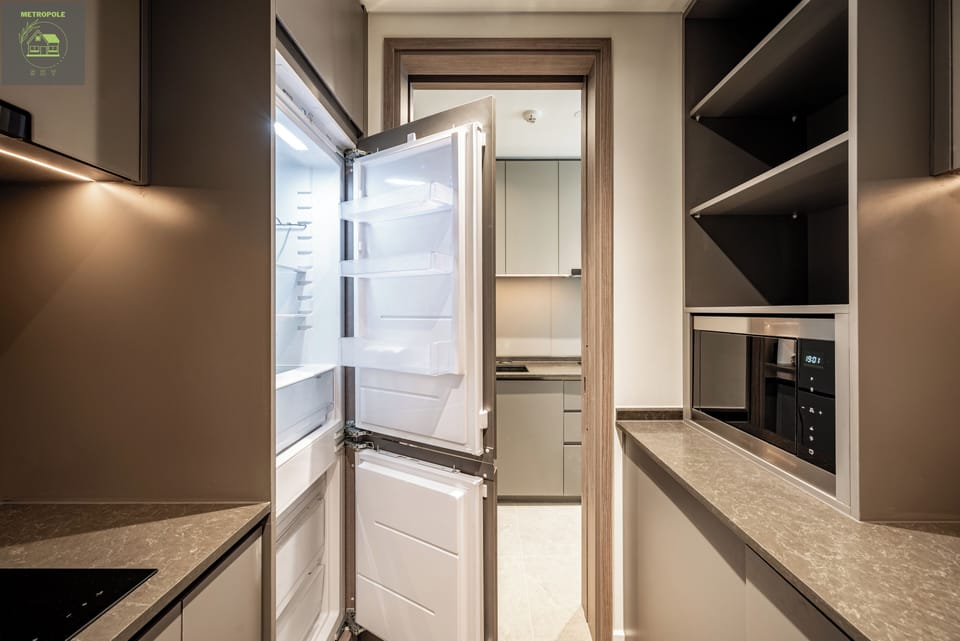 Executive Apartment, 3 Bedrooms, Balcony, City View | Private kitchen | Fridge, microwave, oven, stovetop