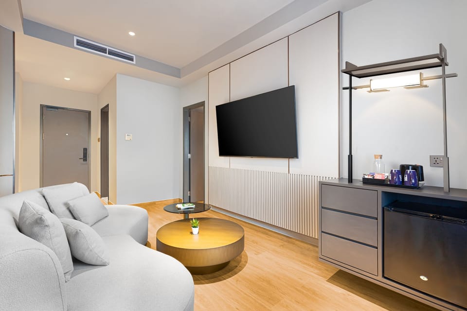 Executive Suite | Living area | Flat-screen TV