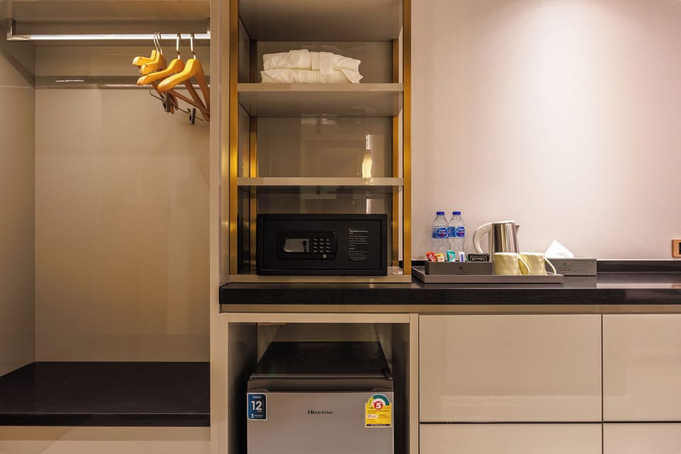 Deluxe Double Room, Balcony, City View | Premium bedding, free minibar, in-room safe, desk