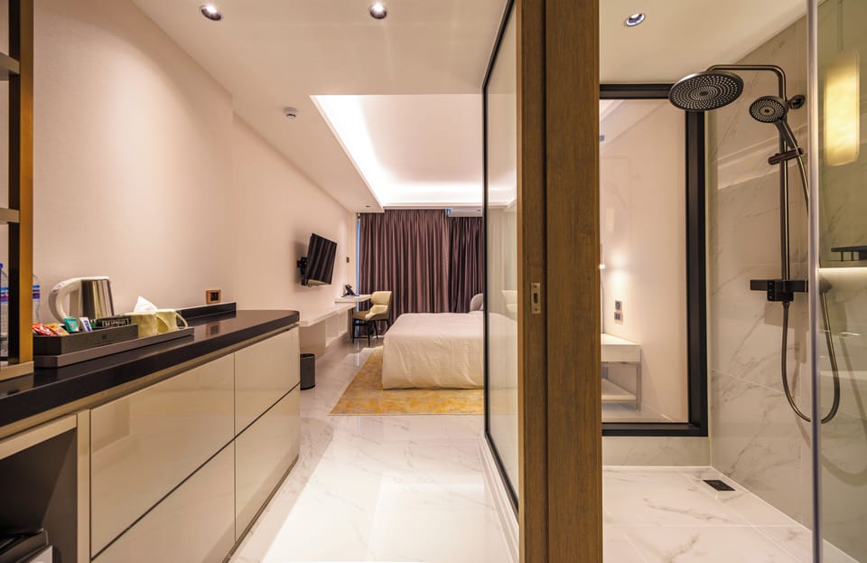 Deluxe Double Room, Balcony, City View | Premium bedding, free minibar, in-room safe, desk
