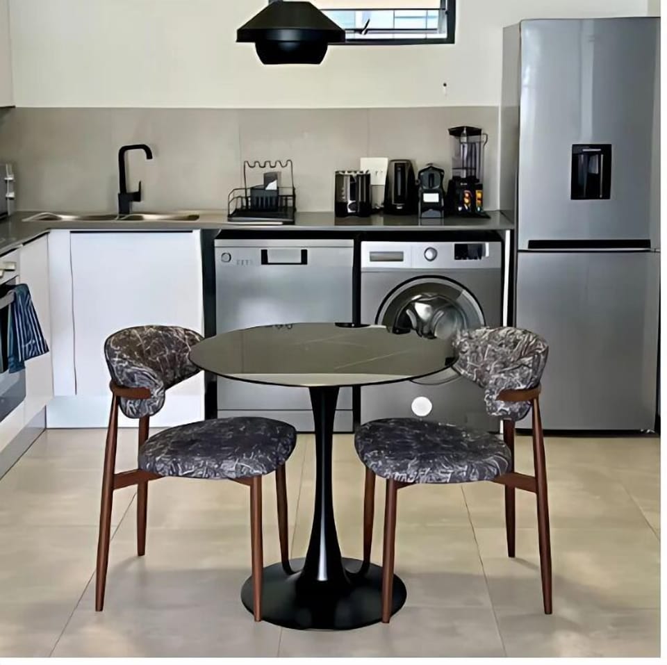 Luxury Apartment, 1 Queen Bed, Kitchen, Garden View | Private kitchen | Electric kettle, toaster, cookware/dishes/utensils