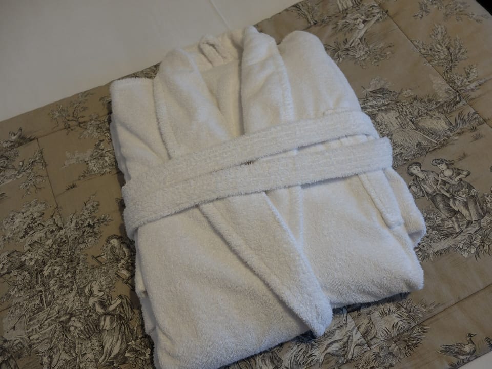Twin Room | Bathroom amenities | Shower, hair dryer, towels