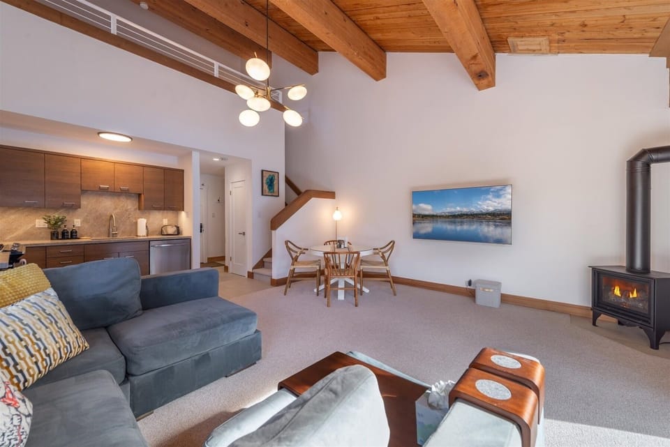 Condo, 1 Bedroom | Living area