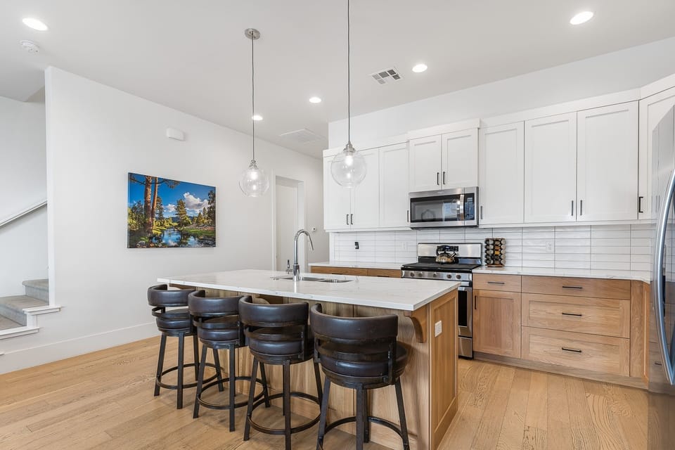 Townhome, 4 Bedrooms | Private kitchen | Fridge, oven, stovetop, coffee/tea maker