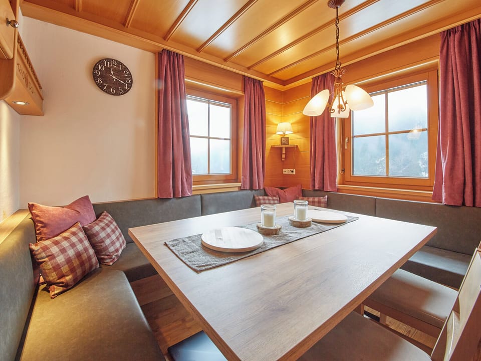 Deluxe Apartment, Mountain View | 3 bedrooms, blackout drapes, soundproofing, iron/ironing board