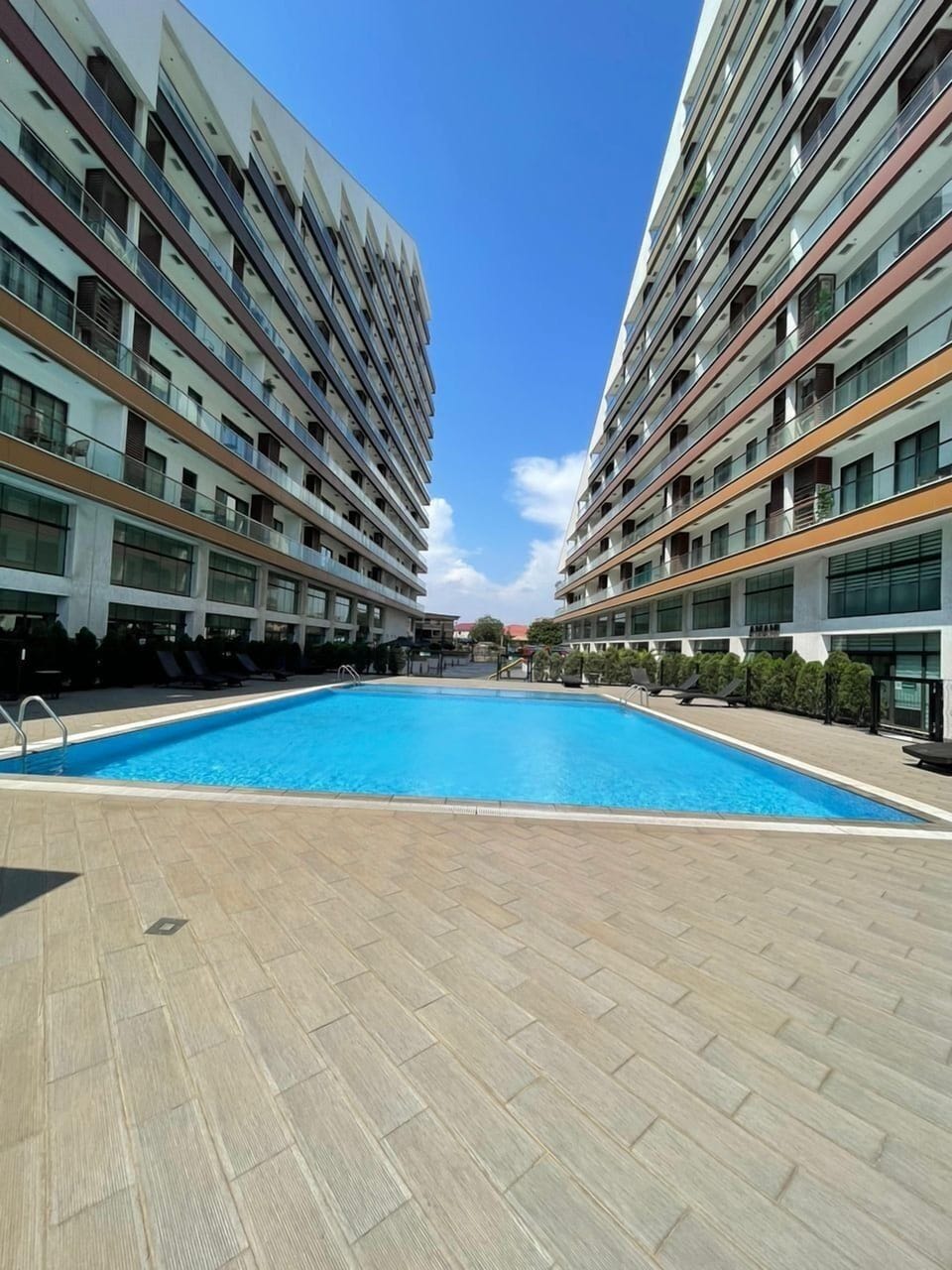 2 outdoor pools