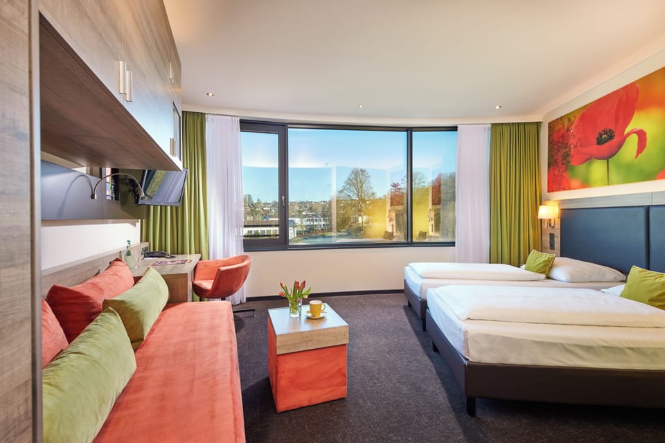 Hypo-allergenic bedding, in-room safe, desk, blackout drapes