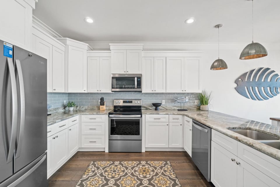 House, 5 Bedrooms, Partial Sea View | Private kitchen | Full-size fridge, microwave, oven, stovetop