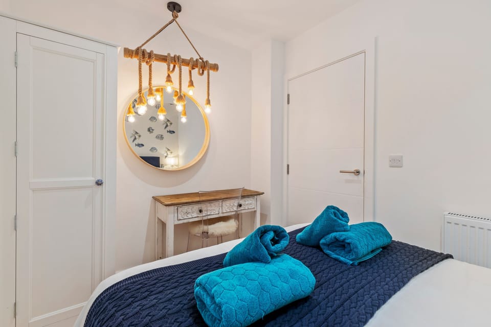 Midnight - Sea Views Town Centre Apartment in Wales