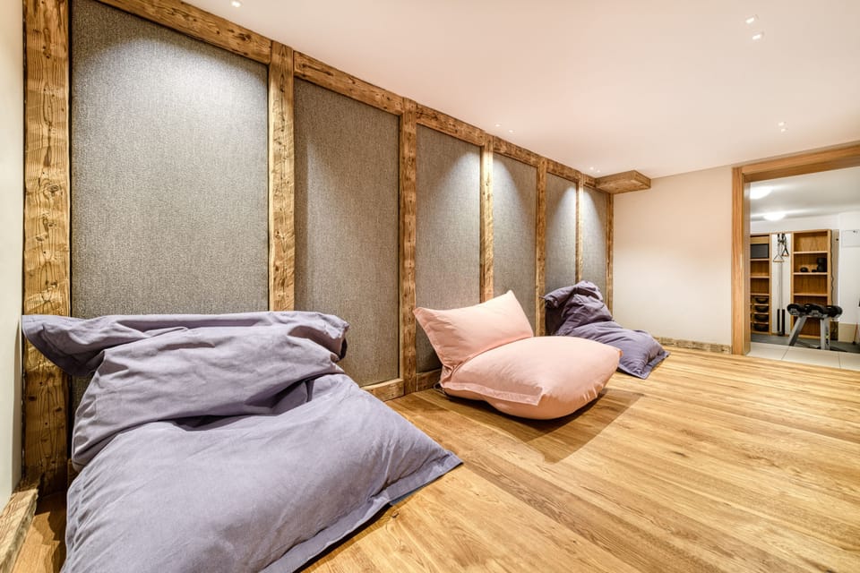 House | 4 bedrooms, desk