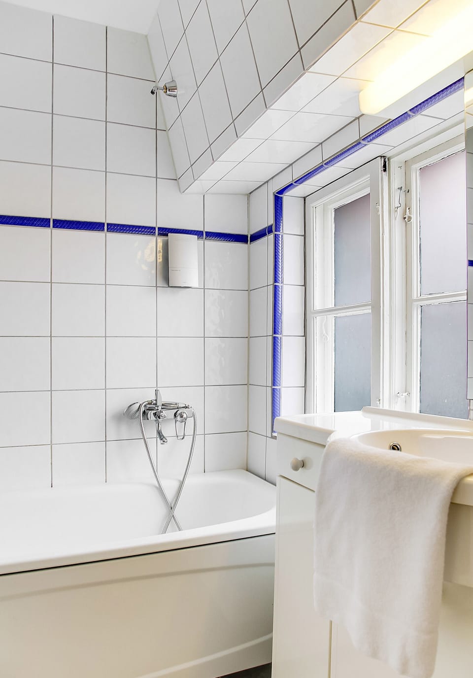 Family Room (2 adults / 2 Children) | Bathroom | Shower, free toiletries, hair dryer, towels