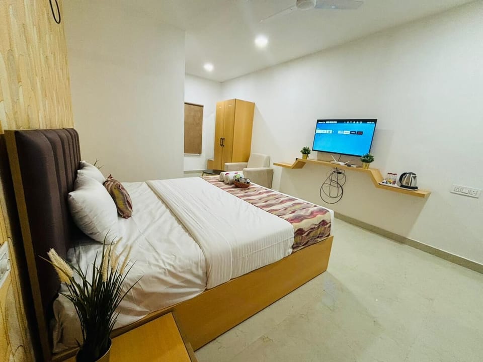 Deluxe Double Room | Desk, laptop workspace, soundproofing, free WiFi