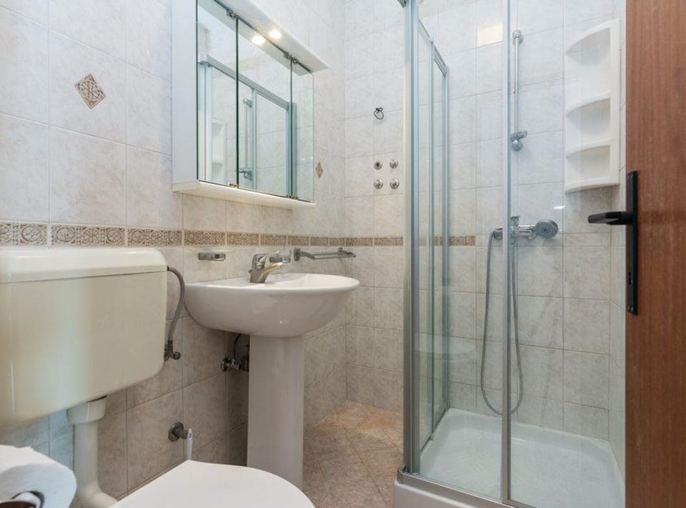 Guest House Burela Bed and Breakfast in Zadar County