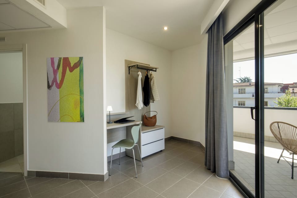 Double Room | Down comforters, in-room safe, desk, laptop workspace