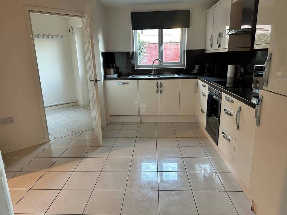 House | Private kitchen | Fridge, microwave, oven, stovetop