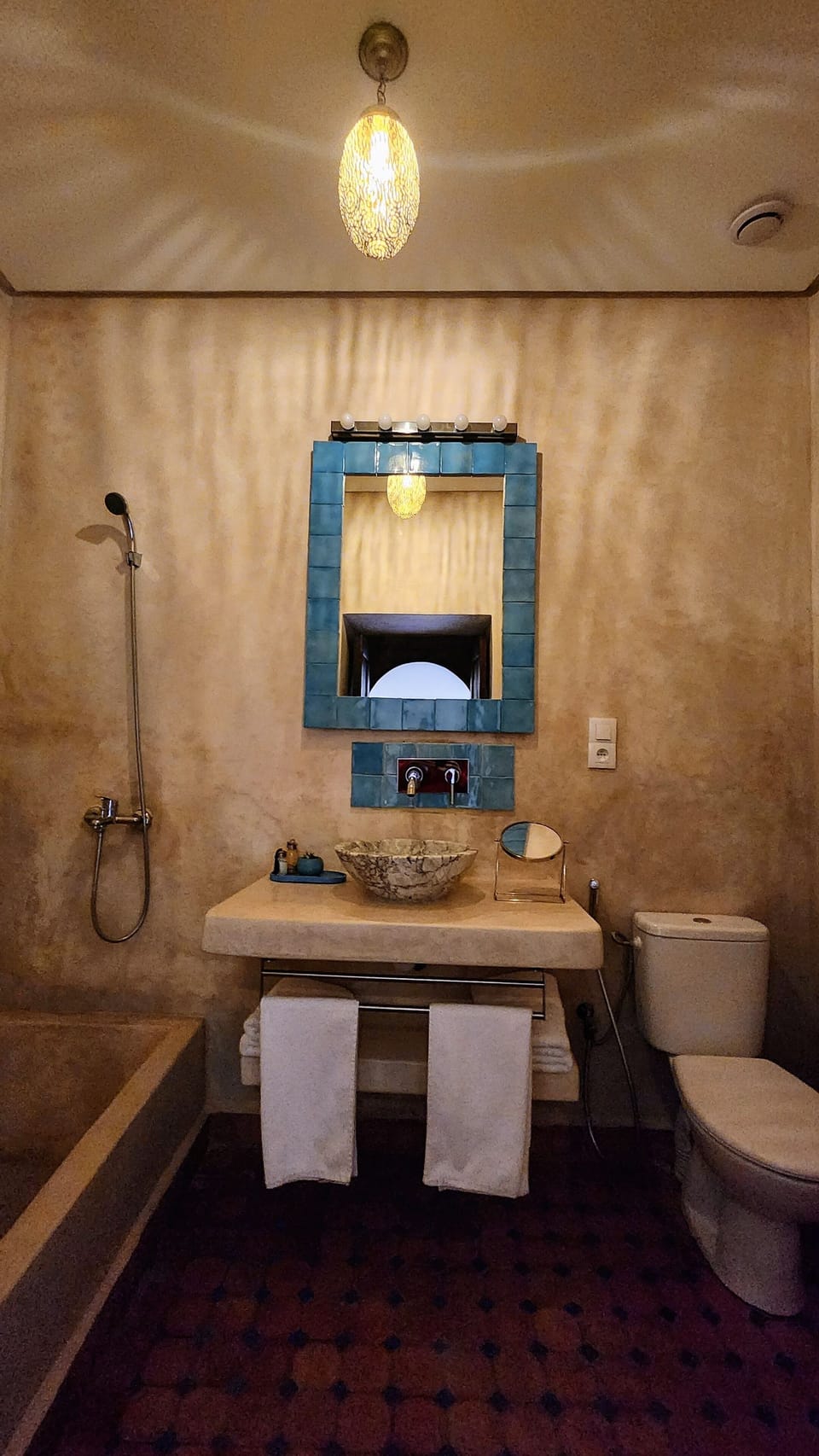 Comfort Double Room, Courtyard View | Bathroom | Bidet, towels, soap, shampoo
