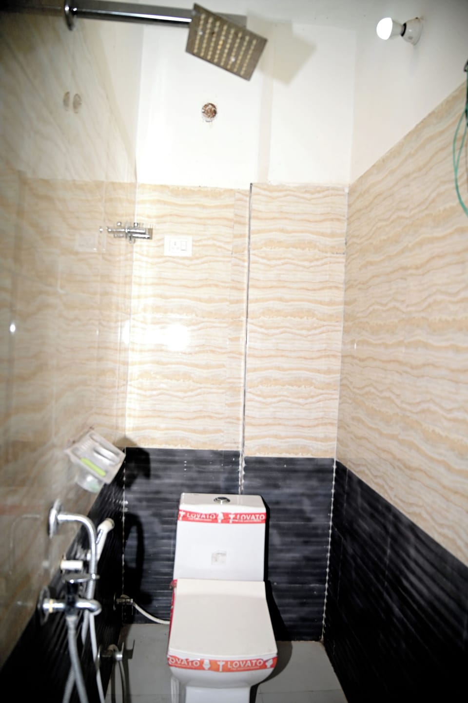 Family Room, 1 Large Twin Bed | Bathroom | Shower, towels, soap, shampoo