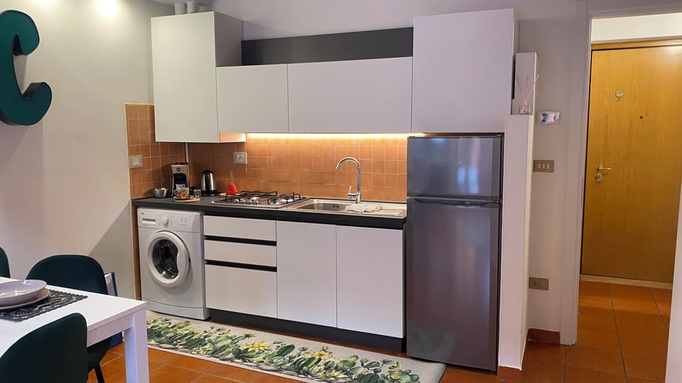 Duplex, Non Smoking, Courtyard View | Private kitchenette