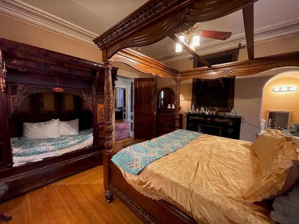 Deluxe Room, Garden View | Desk, laptop workspace, soundproofing, iron/ironing board