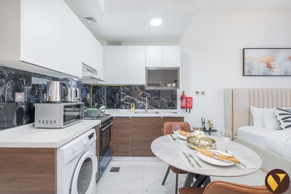 Luxury Studio, Pool View | Private kitchen | Full-size fridge, microwave, oven, stovetop