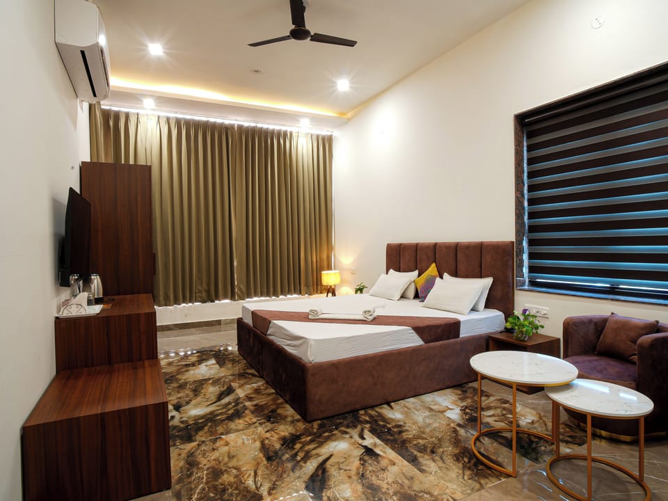 Luxury Suite, City View | Iron/ironing board, free WiFi