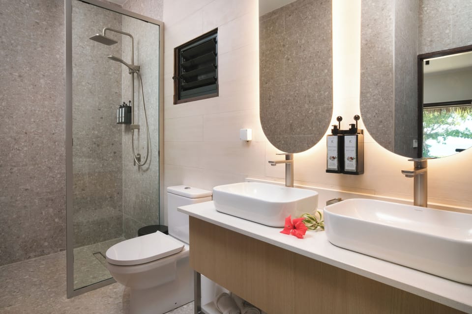 Pool View Bure | Premium bedding, in-room safe, desk, laptop workspace