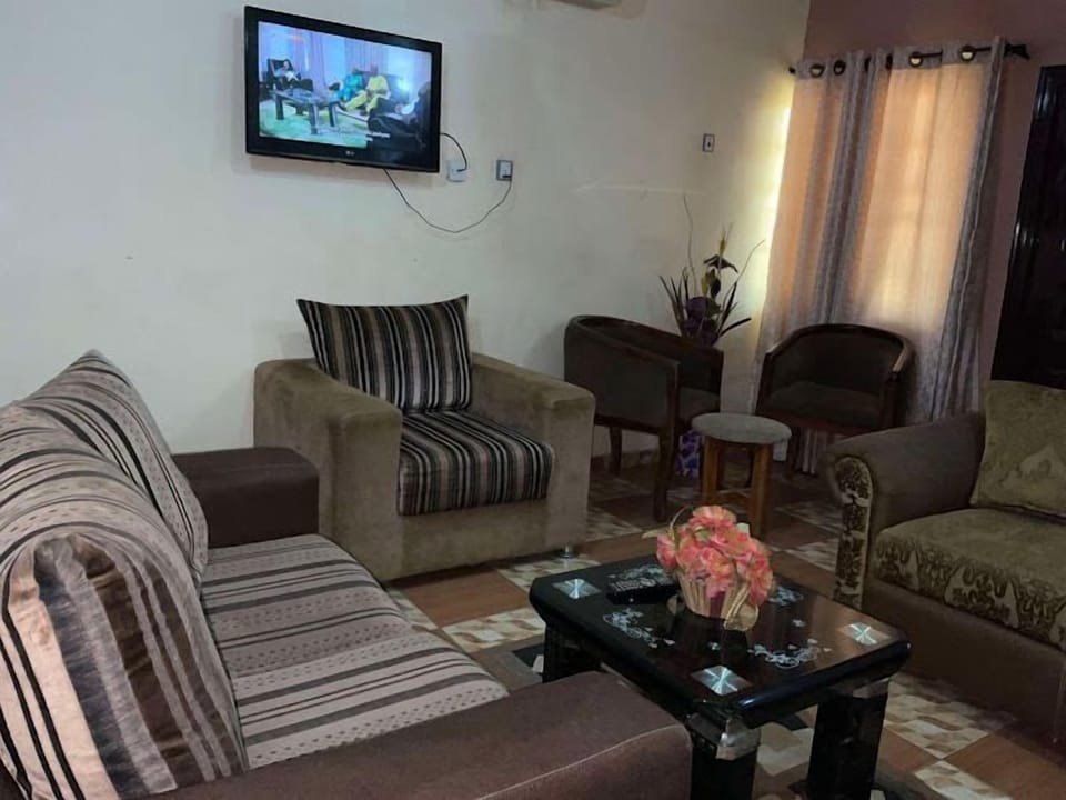 Economy Room, Balcony, City View | Living area