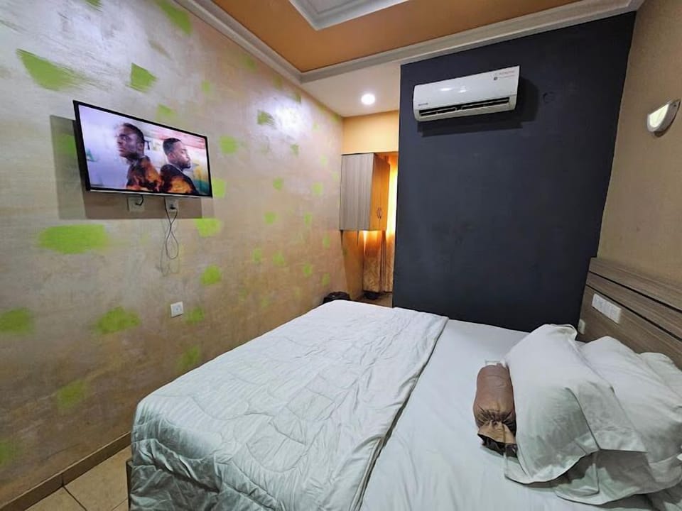 Economy Room, Balcony, City View | Desk, laptop workspace, free WiFi