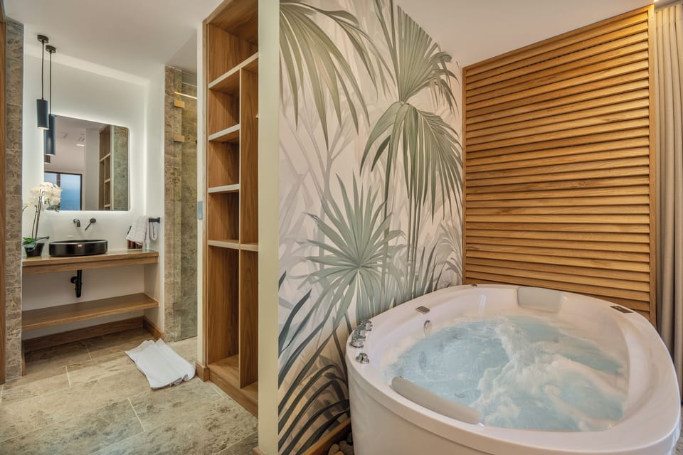 Deep soaking bathtub