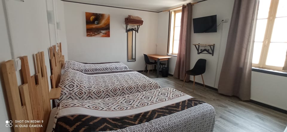 Quadruple Room | Desk, iron/ironing board, free WiFi