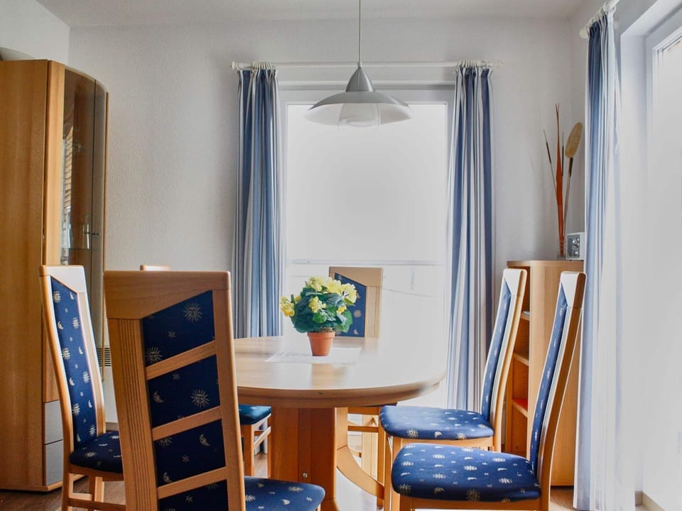 Mobile Home | Dining