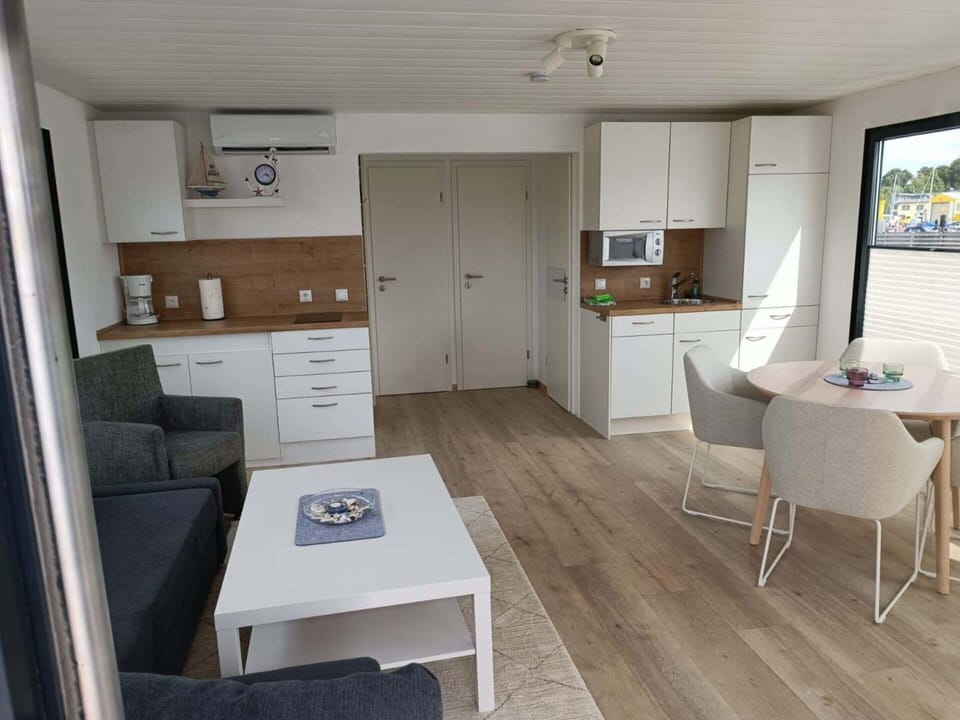 Mobile Home | Living room