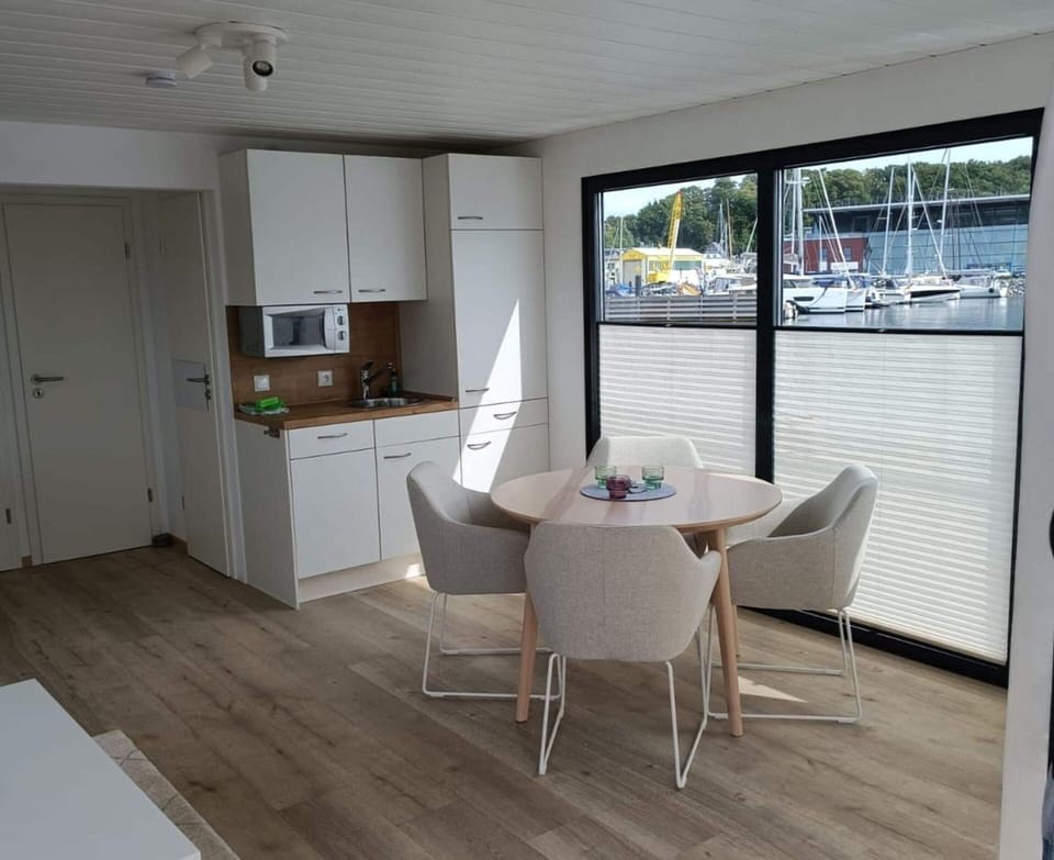Mobile Home | Living room