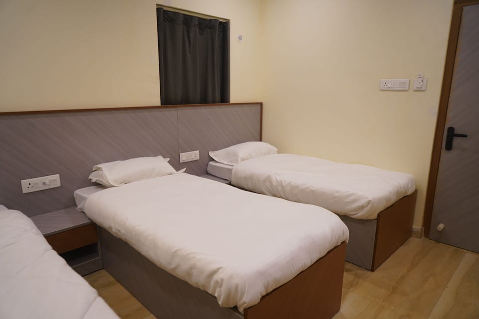 Deluxe Double Room, 1 Double Bed, City View | Desk, laptop workspace, iron/ironing board, free WiFi