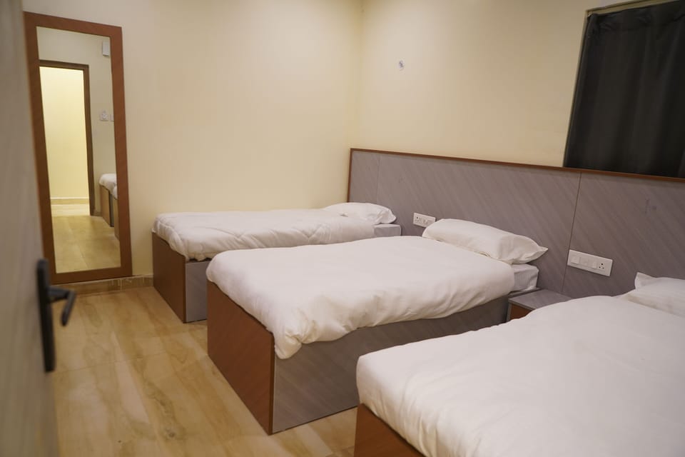 Deluxe Double Room, 1 Double Bed, City View | Desk, laptop workspace, iron/ironing board, free WiFi