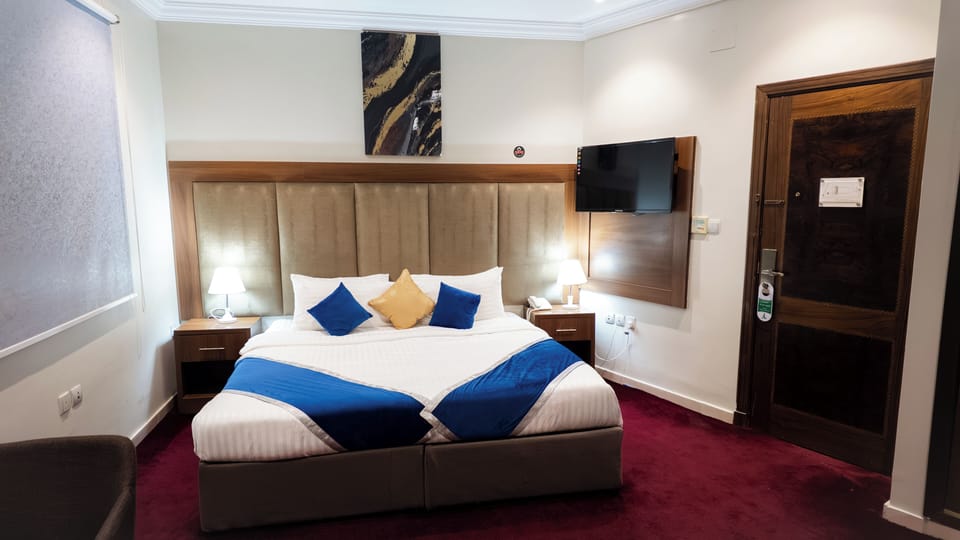 Egyptian cotton sheets, premium bedding, pillowtop beds, minibar