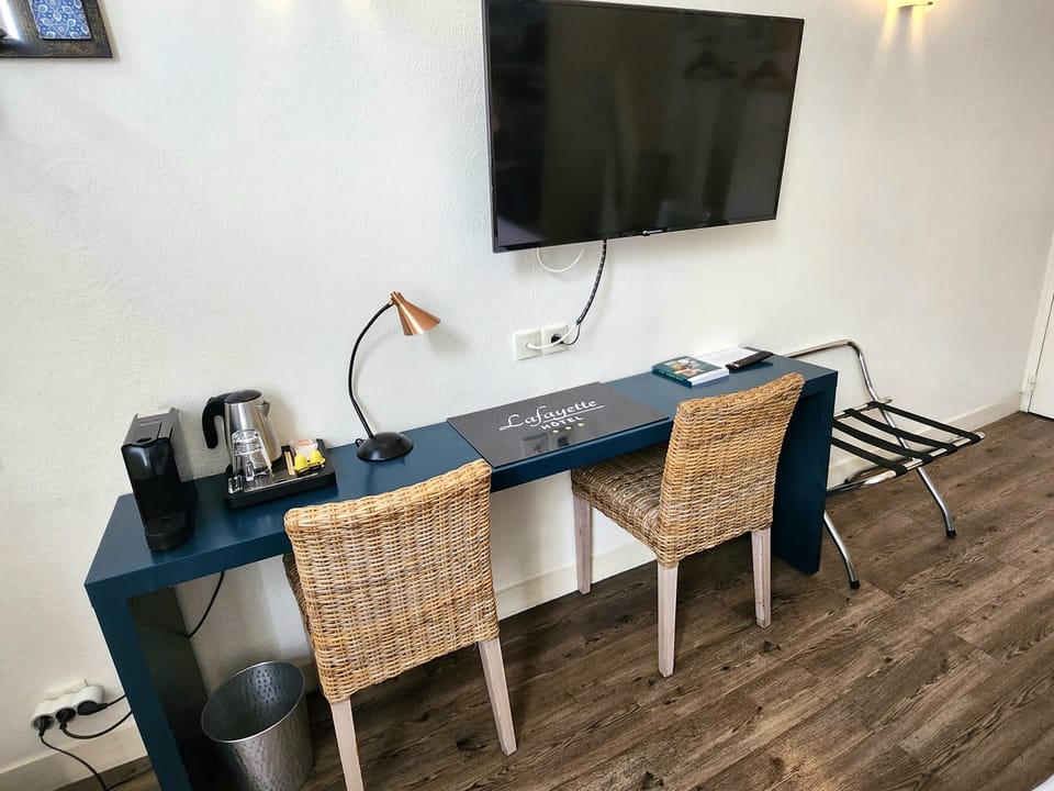 Chambre Double Confort B&B | Desk, free WiFi, bed sheets