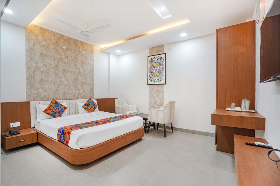 Luxury Suite | Egyptian cotton sheets, premium bedding, in-room safe