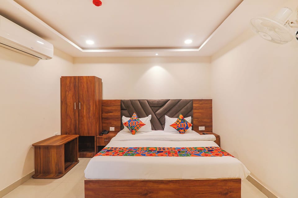 Premium Room | Egyptian cotton sheets, premium bedding, in-room safe