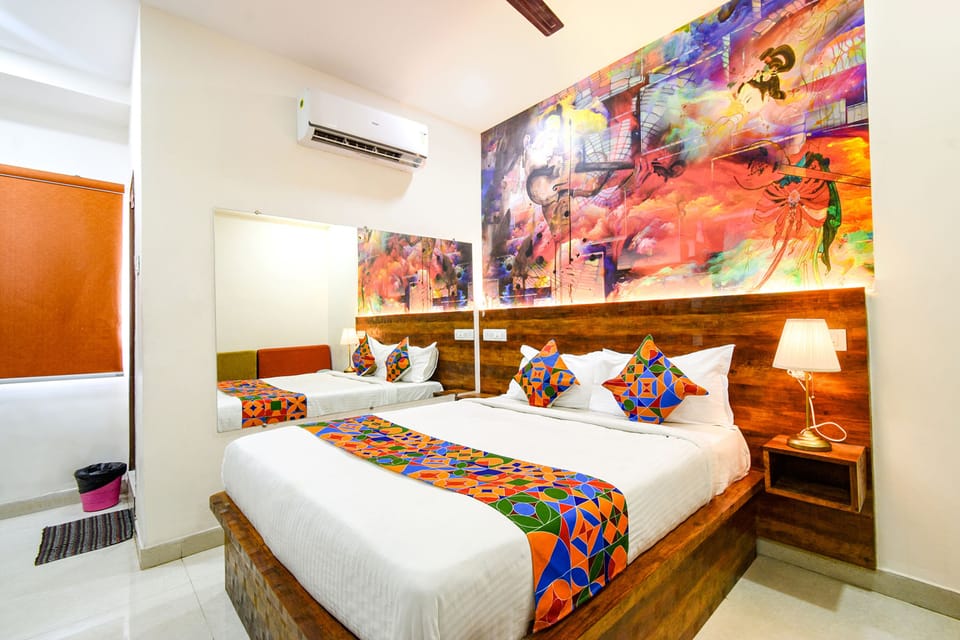 Deluxe Room | Egyptian cotton sheets, premium bedding, in-room safe