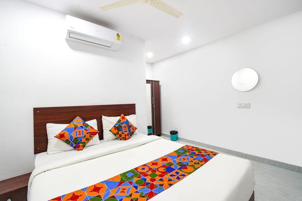 Deluxe Room | Egyptian cotton sheets, premium bedding, in-room safe