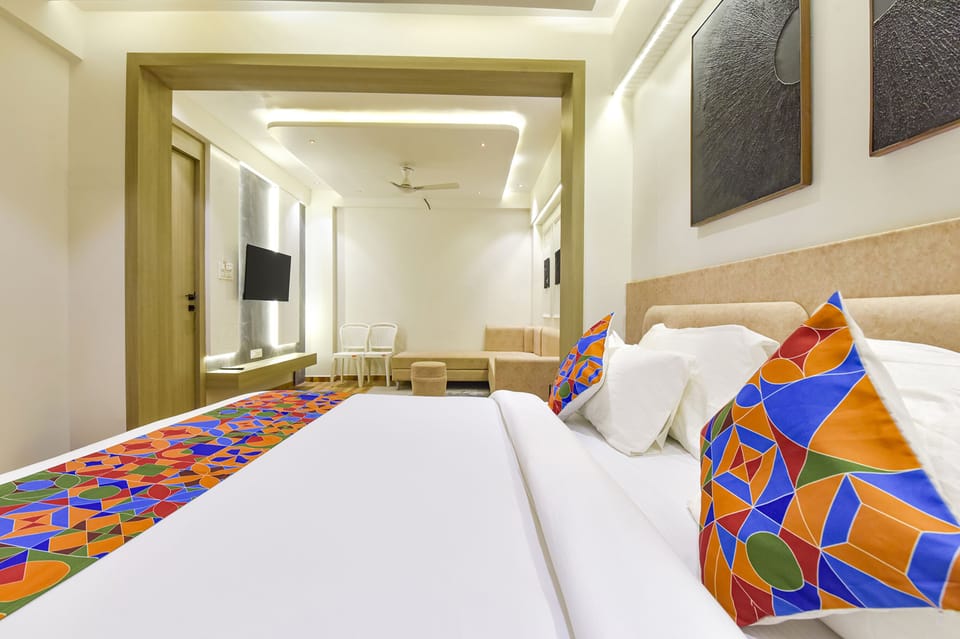 Premium bedding, WiFi (free), bed sheets