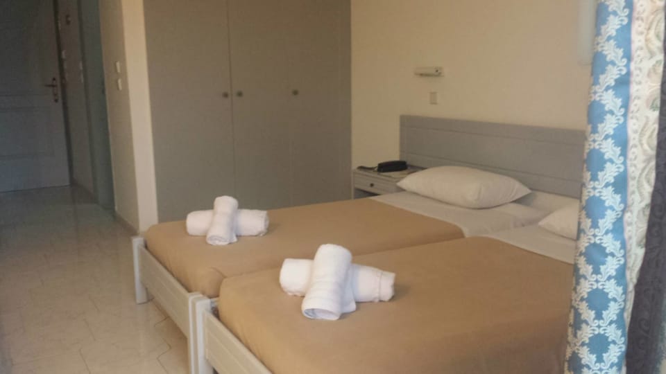 Studio, Garden View | Iron/ironing board, free cribs/infant beds, free WiFi