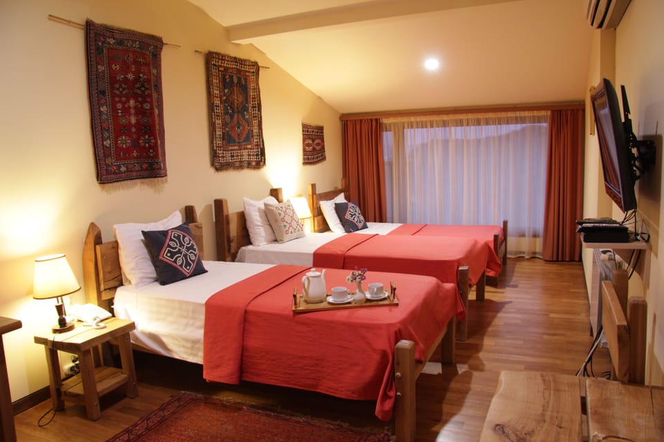 Triple Room | Desk, free WiFi, bed sheets
