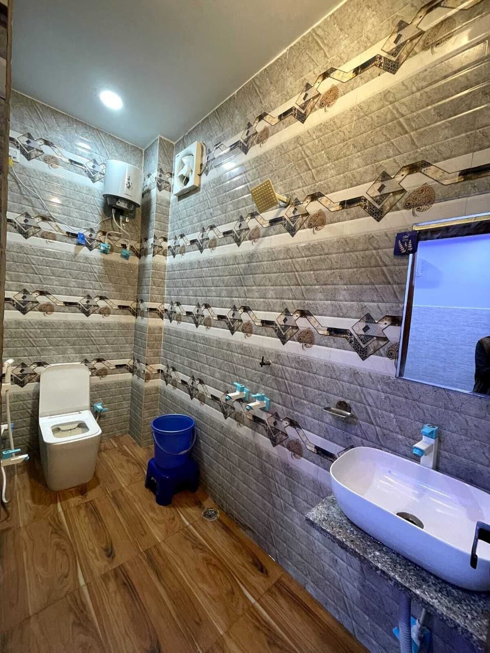 Shower, towels, soap, shampoo