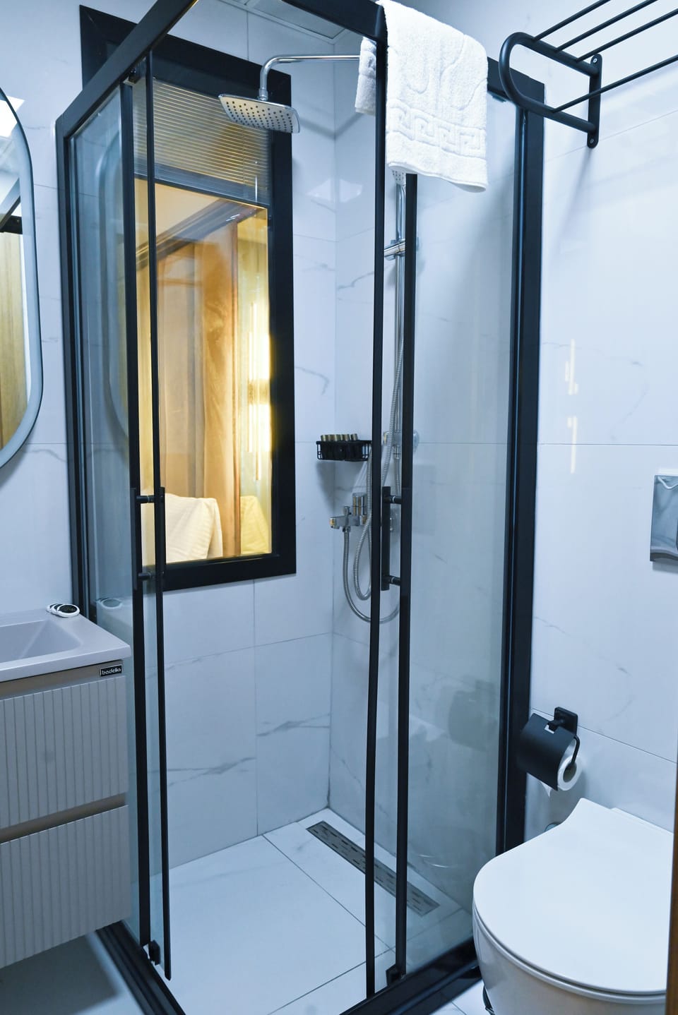 Deluxe Double Room, Partial Sea View | Bathroom | Hair dryer, bathrobes, slippers, towels