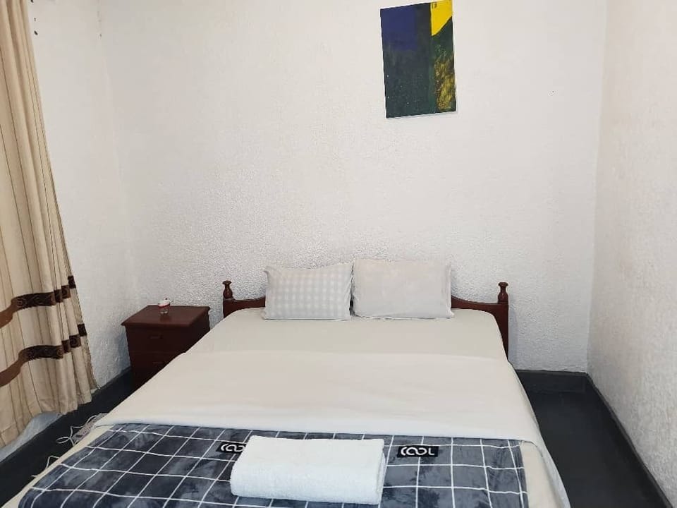 Standard Room, Garden View | Desk, iron/ironing board (on request), WiFi (free)