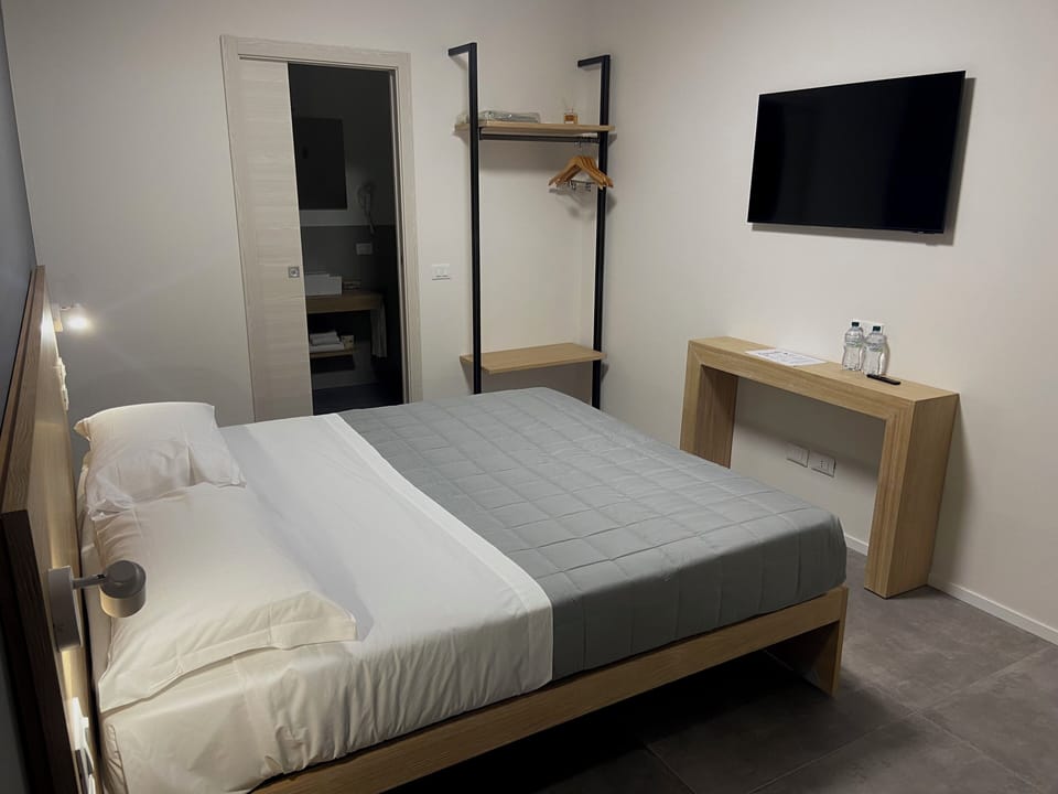 Double or Twin Room, Non Smoking | Soundproofing, WiFi (free)