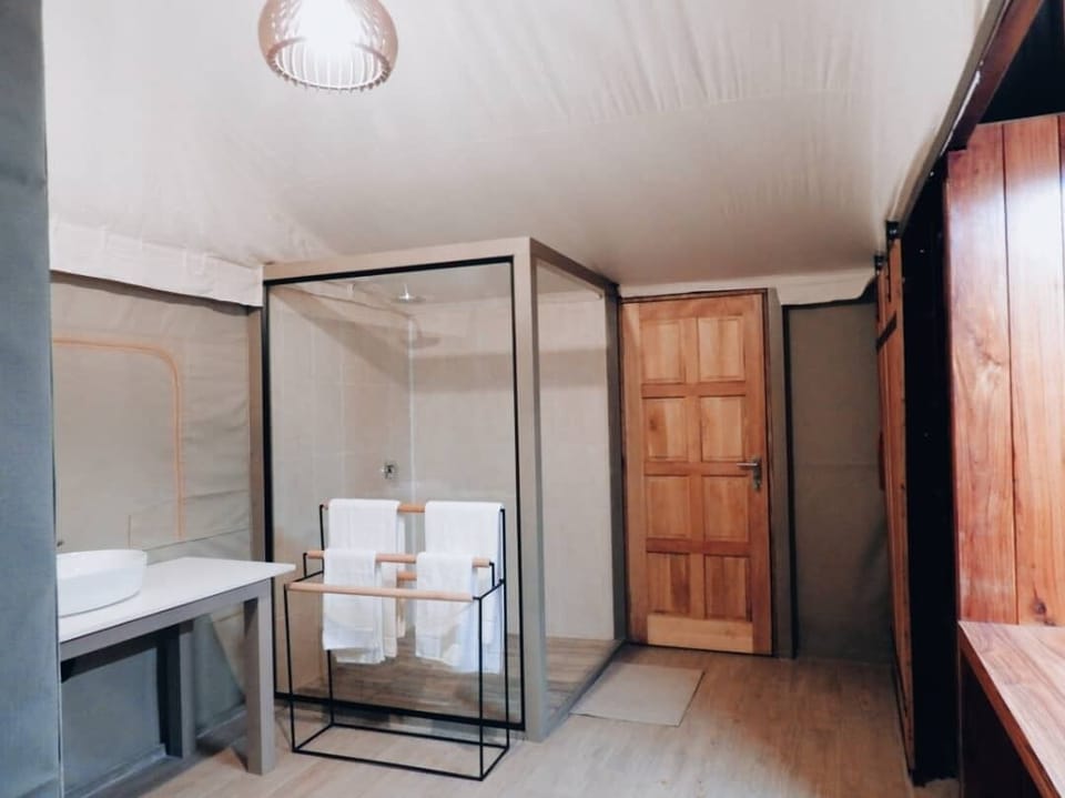 Luxury Double or Twin Room | Bathroom