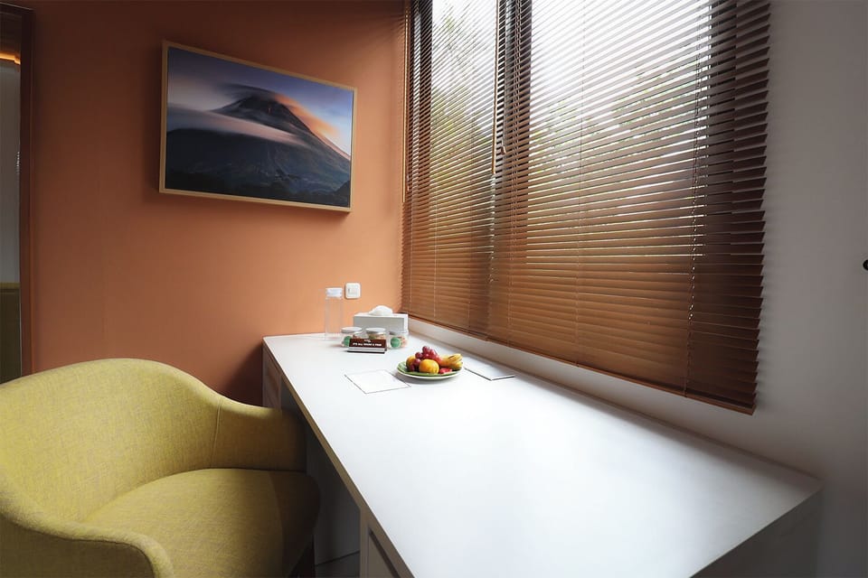 Desk, laptop workspace, free WiFi